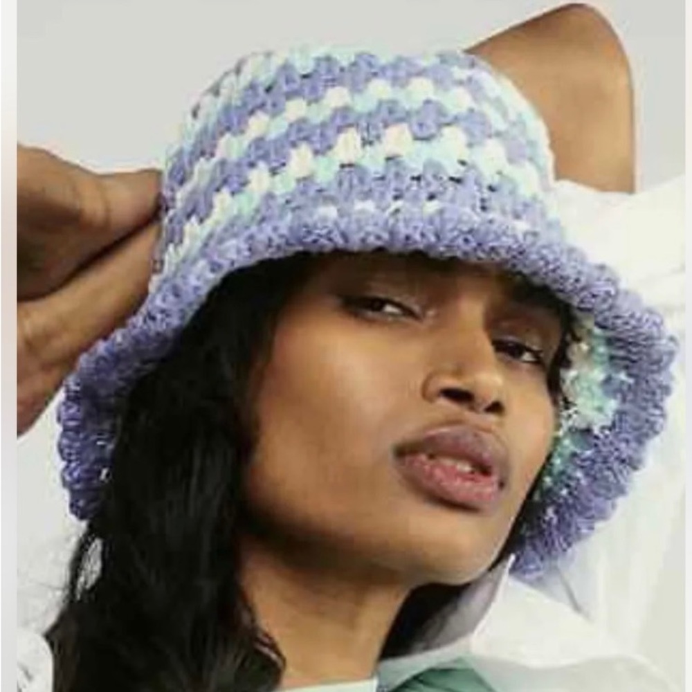 New without tags Free People 
Pixie Blue Stripe Crochet Bucket Hat
100% cotton - Picture 6 of 10